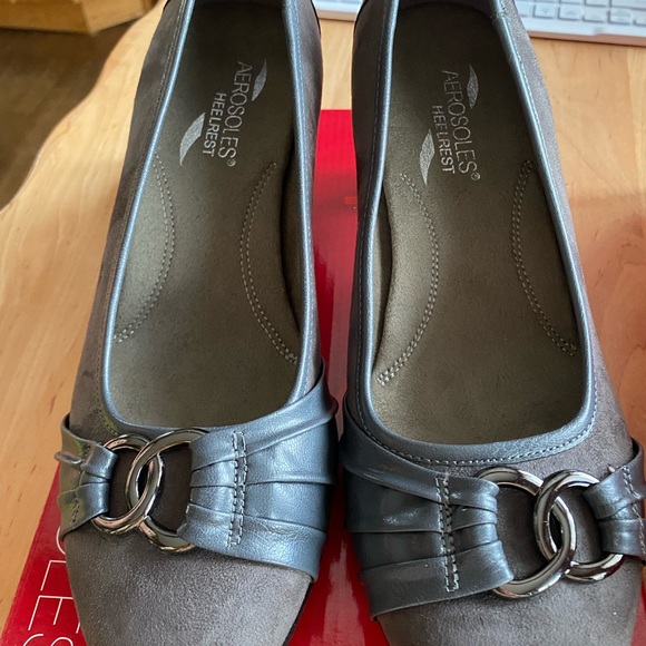 NIB ~ Aerosols Red Rock, Gray Pumps ~ 9 1/2 - Picture 4 of 7